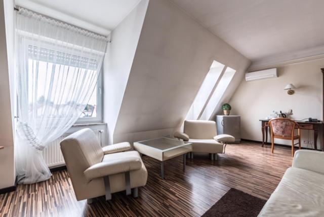 Wzgorze Toskanii Conferences & Restaurant Przezmierowo Luaran gambar