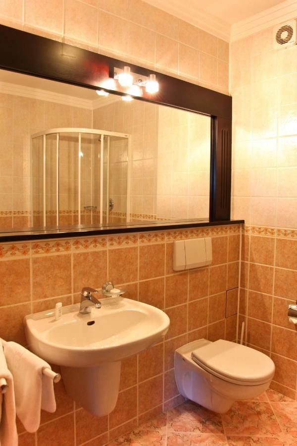 Wzgorze Toskanii Conferences & Restaurant Przezmierowo Luaran gambar
